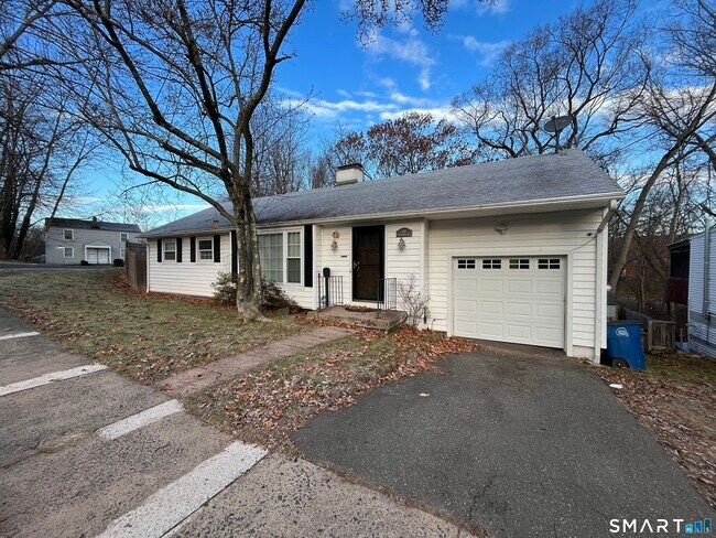 Building Photo - 110 Roger White Dr