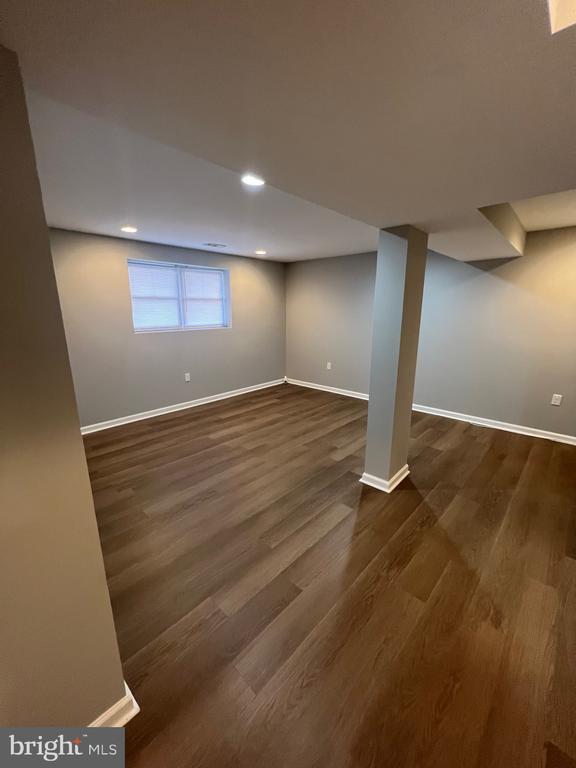 Building Photo - 11211 Surry Woods Ct