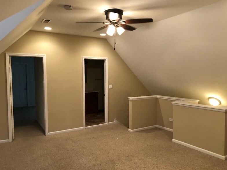 Building Photo - 1709 Irving Park W Rd