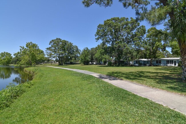 Building Photo - 919 Viscaya Blvd