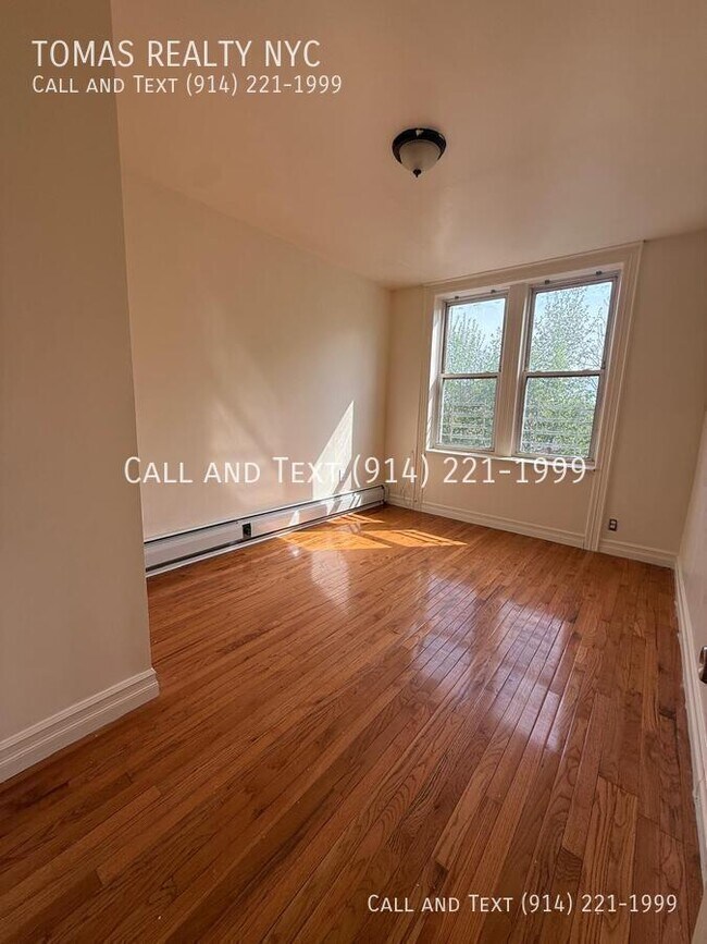 Building Photo - 776 E 233rd St