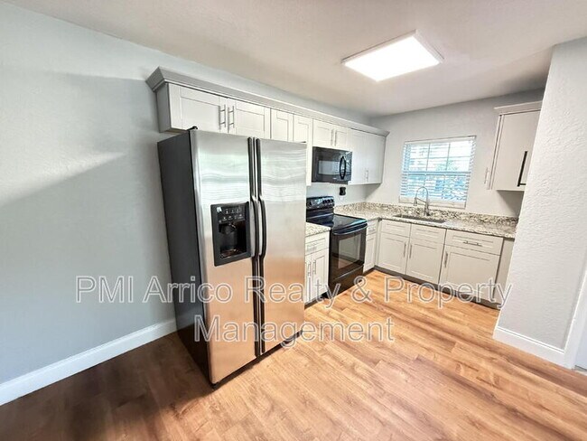 Building Photo - 2809 Marconi St