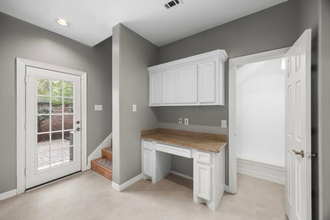 Building Photo - 7930 Stoneyway Dr