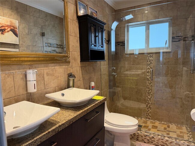 Building Photo - 2250 NW 22nd Ct