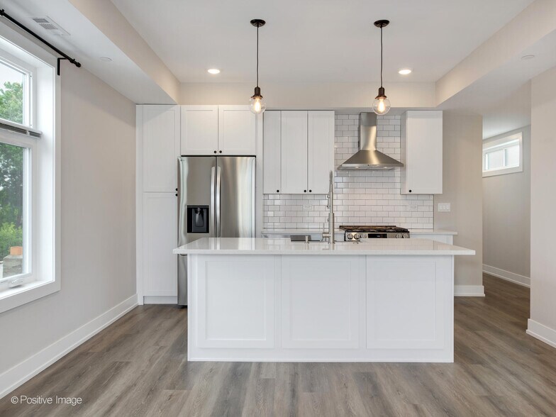 Building Photo - 4015 N Pulaski Rd