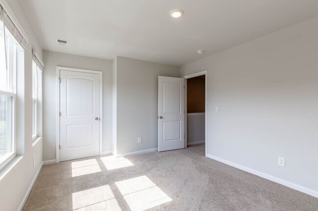 Building Photo - 626 Longtail Ln