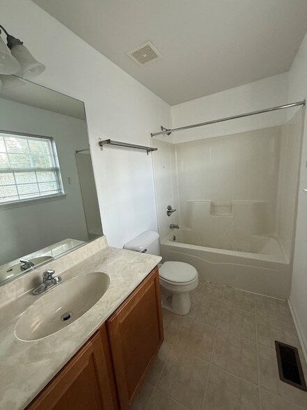 Building Photo - 2320 Hudson Cir