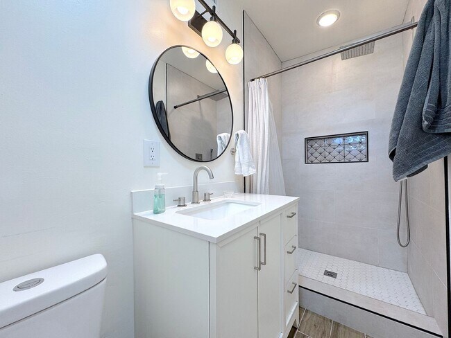 Building Photo - Northeast El Paso 4 Bed Refrig A/C!