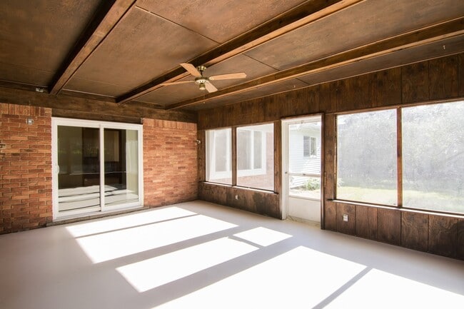 Building Photo - 2751 Aurora St