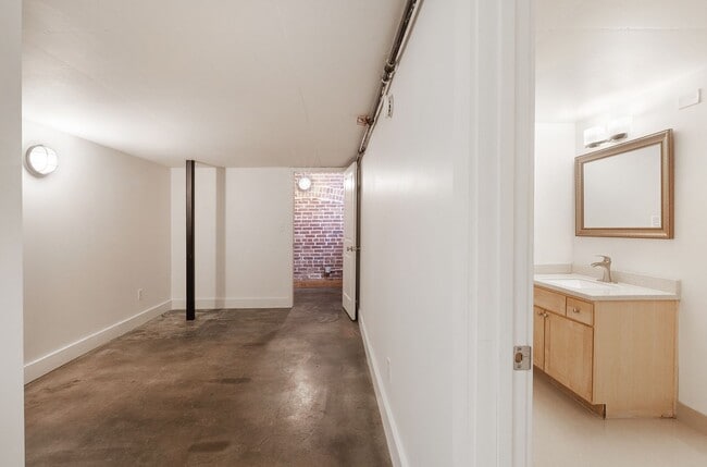 Building Photo - Industrial-Chic 2/2 Loft with Garage Near ...