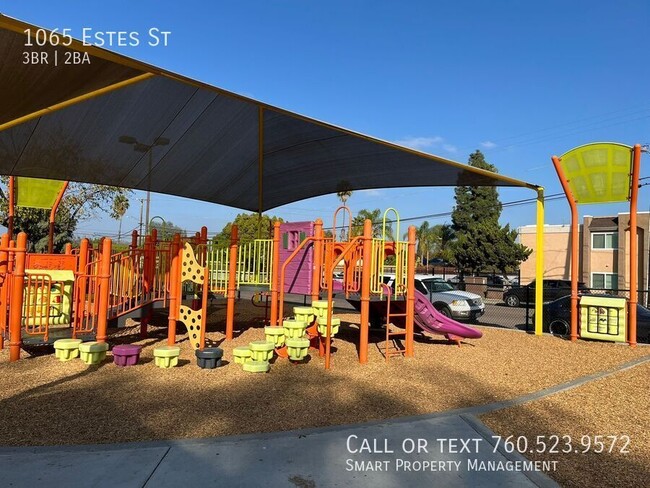Building Photo - 1065 Estes St