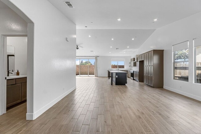 Building Photo - 7153 E Harvard Ave