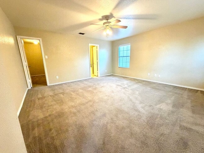 Building Photo - Spacious 3 Bed / 2.5 Bath Home with Large Yard & Lawn Care Included