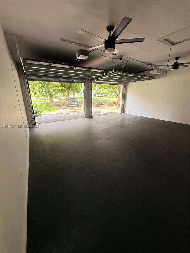 Building Photo - 20501 SW 50th Pl