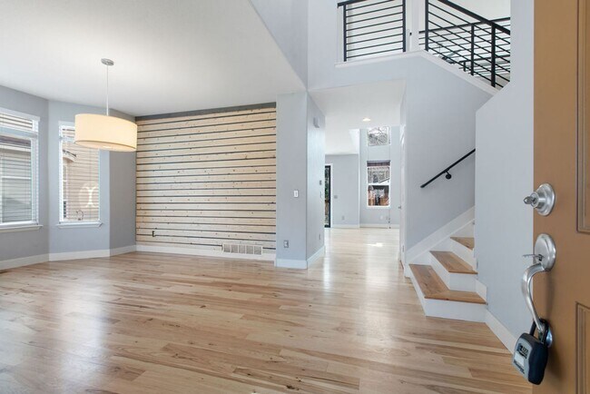 Building Photo - 4 Bedroom Dream Home waiting for you!