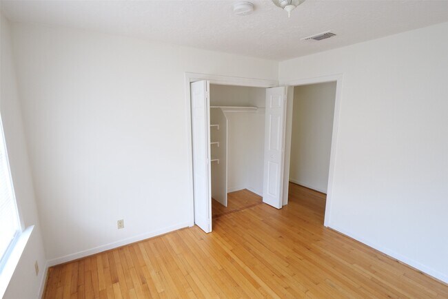 Building Photo - 5231 Beechnut St