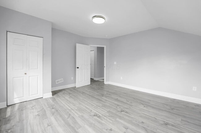 Building Photo - 863 E 3rd Ave
