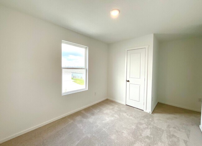 Building Photo - **APPLICATION RECEIVED** Modern 3-Bed, 2.5-Bath Home with Included Internet & Fenced Backyard in ...