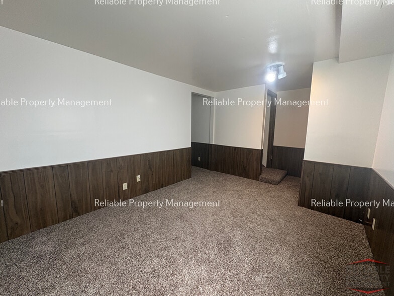 Building Photo - 1524 Falcon Dr