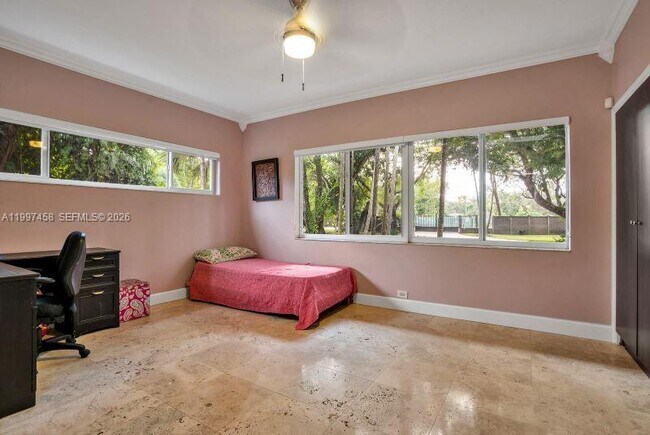 Building Photo - 7405 SW 79th Ct