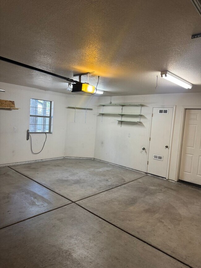 Building Photo - Ready For Move-In! Two-Level Townhome with...