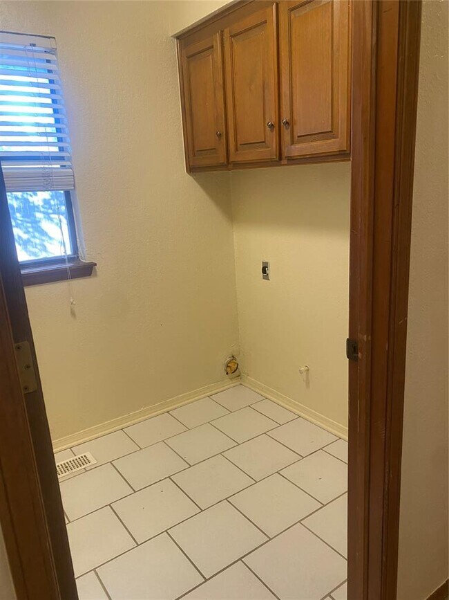 Building Photo - 1732 Lionsgate Cir