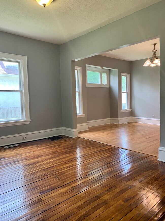 Building Photo - Amazing 4 bedroom plus Den Home in Minneapolis!!