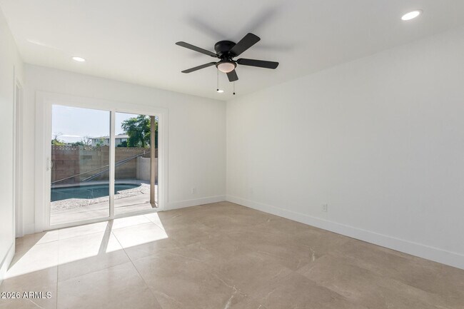 Building Photo - 1103 E Palmcroft Dr