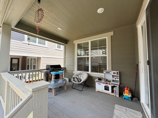 Building Photo - Modern Duplex Near Cherry Creek Trail with Quartz Kitchen, Loft & Low-Maintenance Living