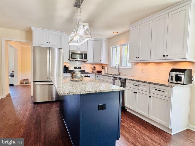 Building Photo - 5 Averil Ct