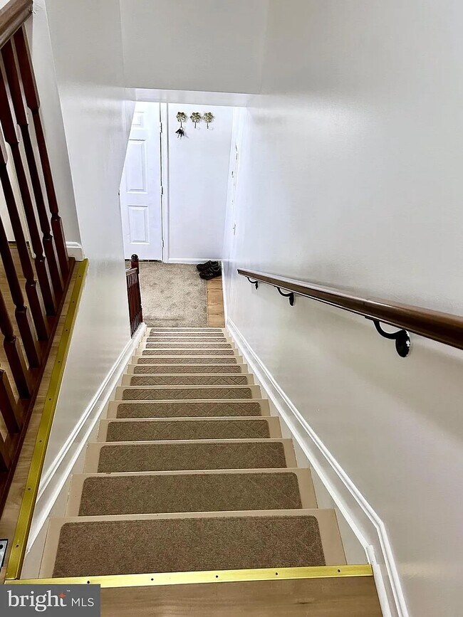 Building Photo - 358 Stonehedge Ln