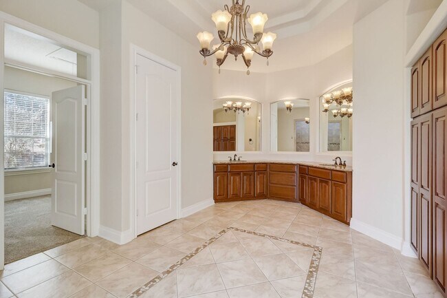 Building Photo - SEPTEMBER  HALF OFF First Month Rent- Spri...