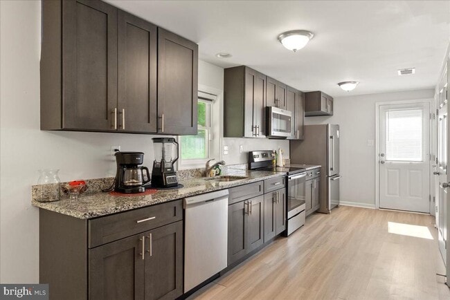 Building Photo - 15204 Peerless Ave