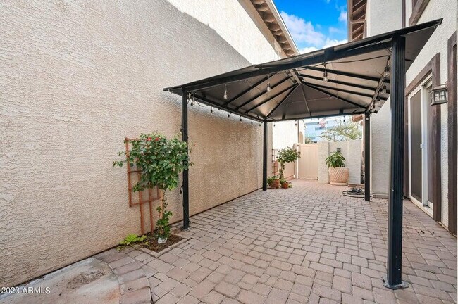 Building Photo - 3853 E Sabra Ln