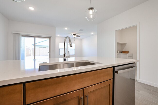 Building Photo - 4 Bedroom in Ambra Gated Community
