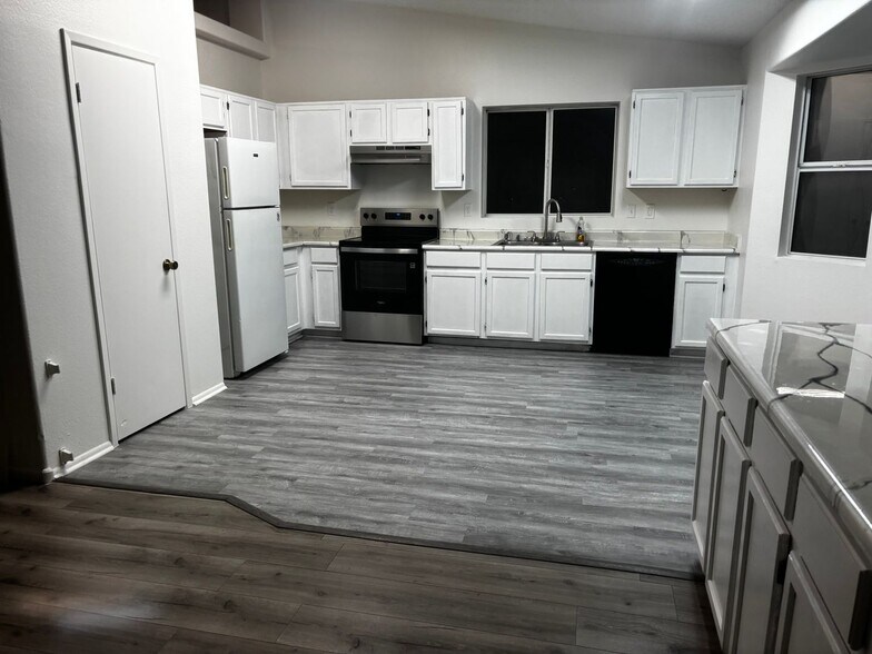 Building Photo - 4439 N 85th Dr