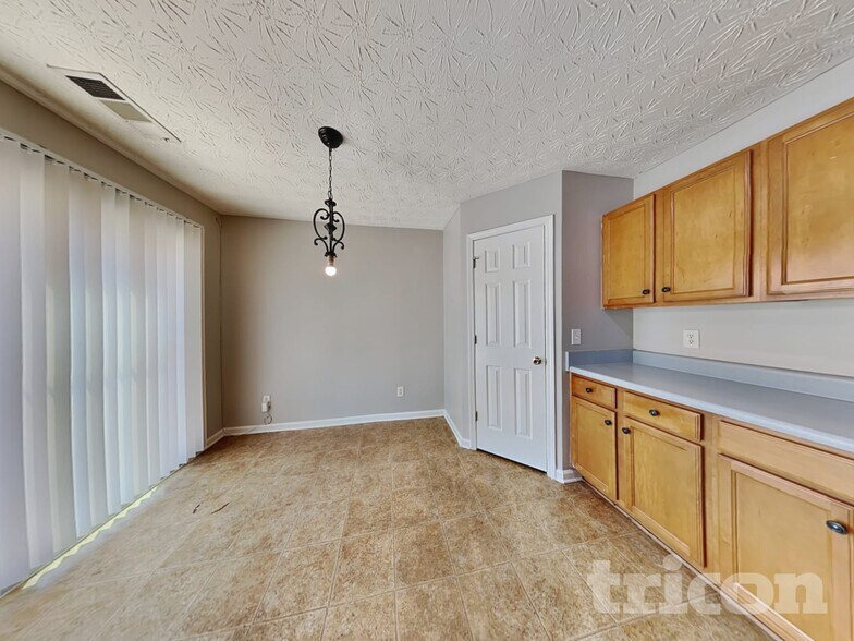 Building Photo - 339 Waterbury Way