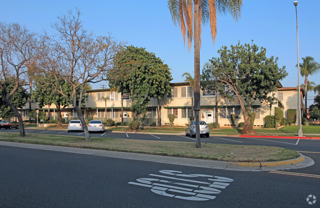 Building Photo - The Carlton