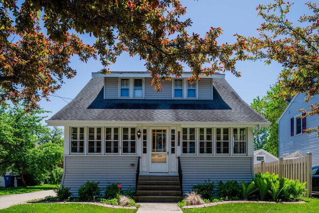 Building Photo - 1113 Harney Ave