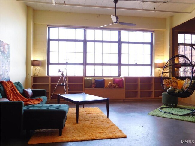 Building Photo - 701 N 15th St