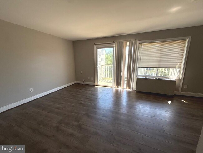 Building Photo - 1005 Chillum Rd