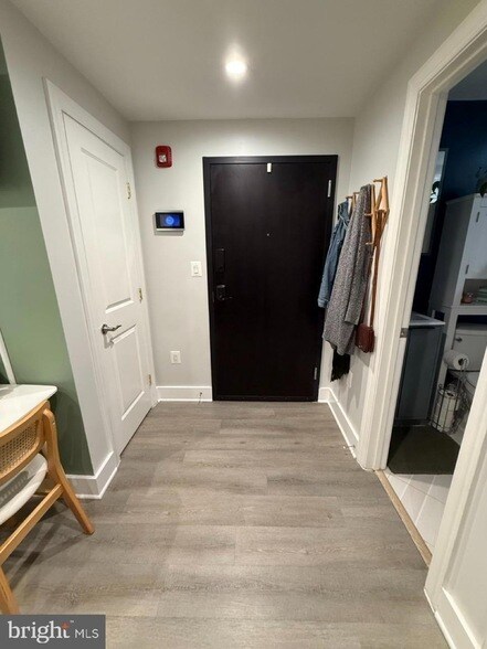 Building Photo - 625 Park Rd NW