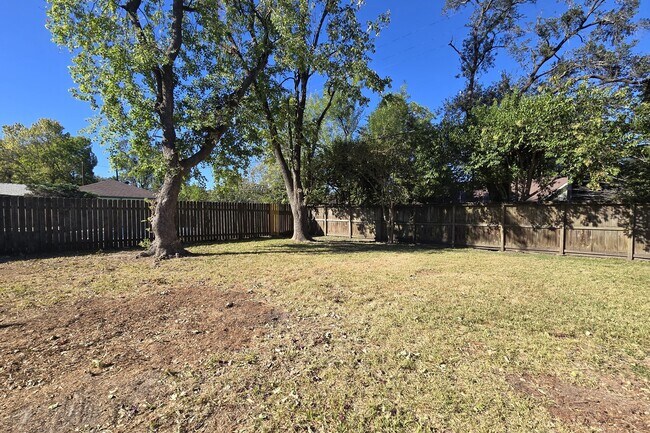 Building Photo - 8822 Rowan Ln