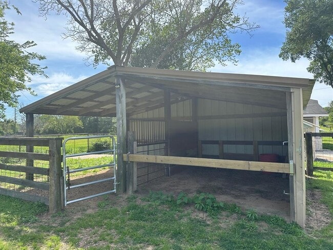 Building Photo - 1410 Field Store Rd