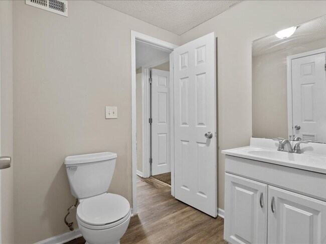 Building Photo - 10 W 98th St