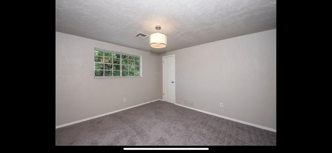 Building Photo - True 4 bed in Edmond Schools, all the mode...