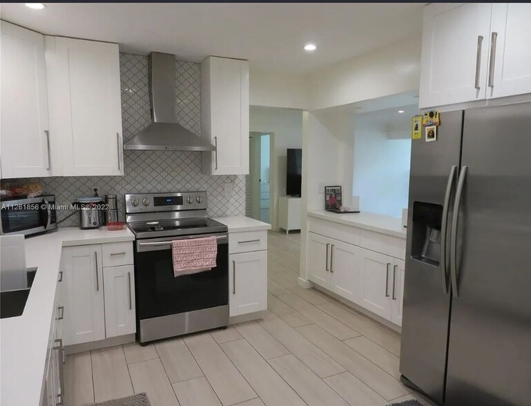 Building Photo - 8660 Beekman Dr