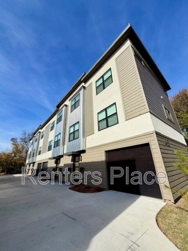 Building Photo - 1140 S Quincy Ave