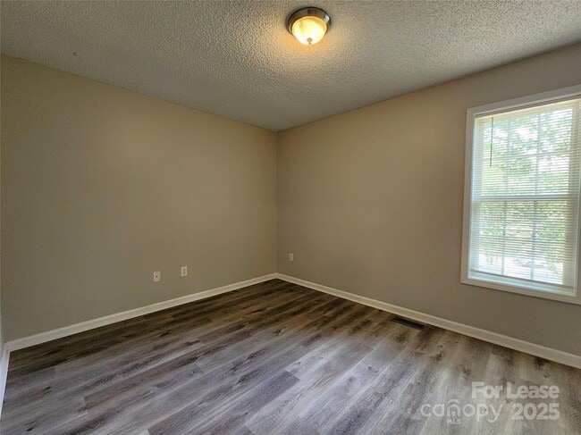 Building Photo - 268 Southcircle Dr NW