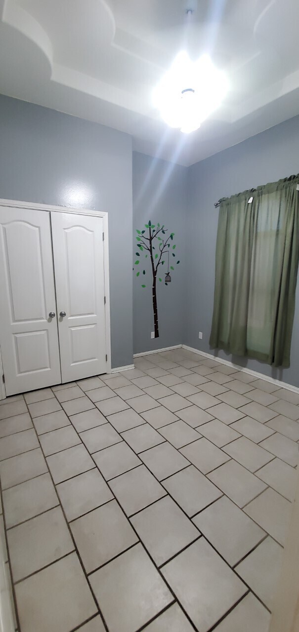 Building Photo - 917 W Toffee Dr